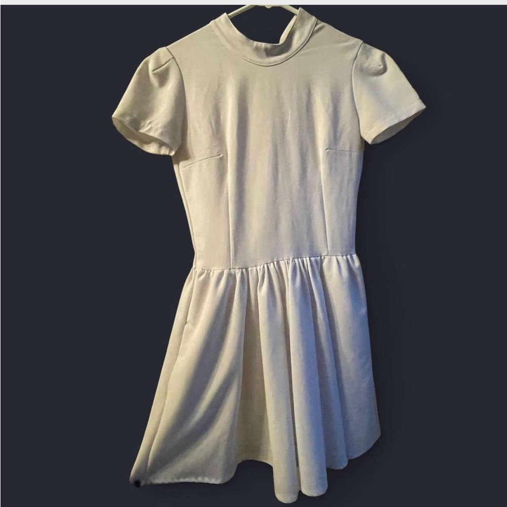 Deandri white dress with pockets short length